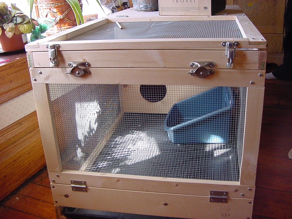 Wire cage for broody hens - Star Milling Co.